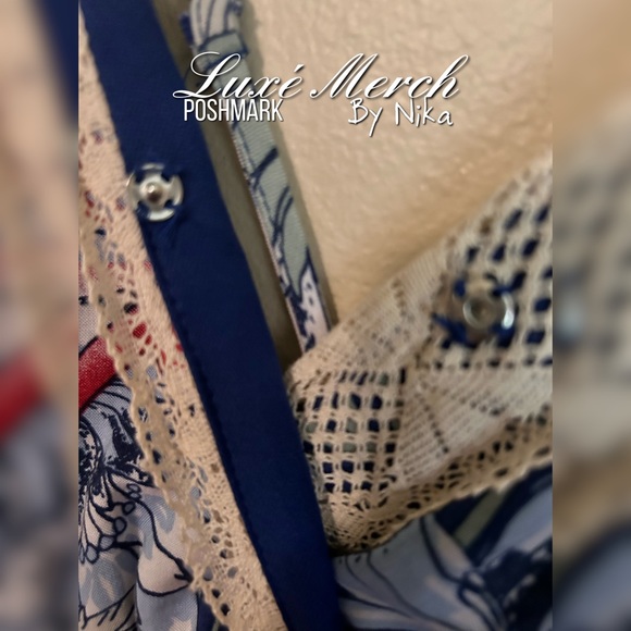 🌺Floral Romper by Kinnucans Size Large🌺 - Picture 4 of 5